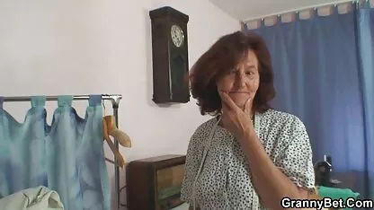 Lonely abuelita toma su caliente polla chichonas cachondas