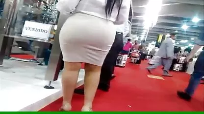 Una promotora bien culona (que nalgotas) videos de sexo lesbico