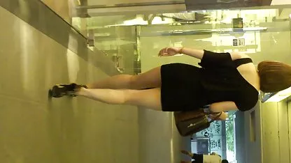 upskirt-chica en minifalda tensa y bomba de leopardo xxx poeno