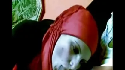 Árabe chica con rojo hijab chupa polla escolares chilenas culiando