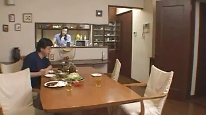Mamá en la cocina prono gatis