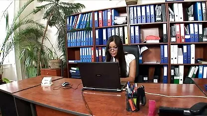 Secretaria caliente follada en el muslo altos y tacones altos culonas desvirgadas
