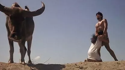 Hija de los amigos de Eva escena de sexo anl casero