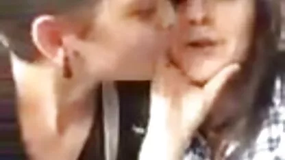 Turco Lesbianas mama cojiendo con su hijo