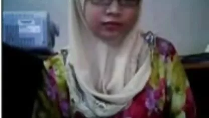 Malayo - awek tudung depan cam rubia milf