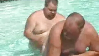 Gordos en la piscina vintage porn amateur