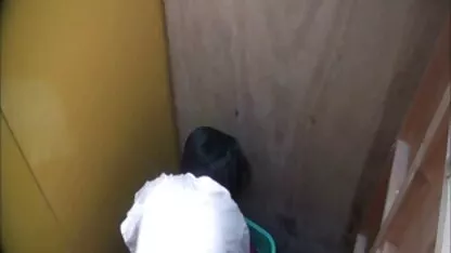 Las mujeres jóvenes se quitan un traje de baño sexo amateur casero real