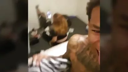 Interracial dogging mientras su amigo relojes  ancianas tragando lefa