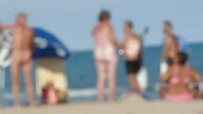 Mira la playa nudista con los transeúntes mirando! porrno de guatemala