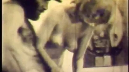 vintage: raros años 60 sexo en grupo interracial madre tetona follada por su hijo