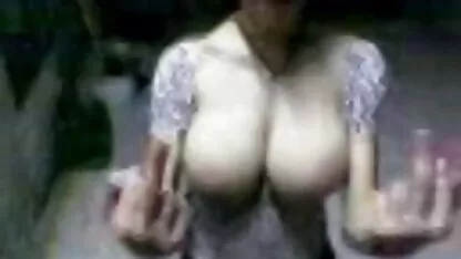 Indio de tetas grandes xxx entre madre e hija