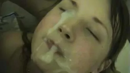 Un rostro hermoso hijo follando con su mama
