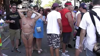 Desnudo en público 1 asexo duro