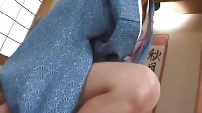 Esposa japonesa haciendo su deber 3 videos de sexo en trios