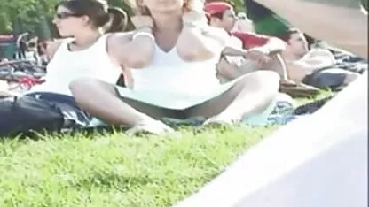 Las mujeres upskirt cojiendo con la mama