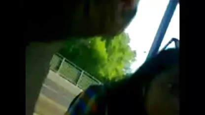 Niña india de la estación de autobuses de la masturbación pornpublico