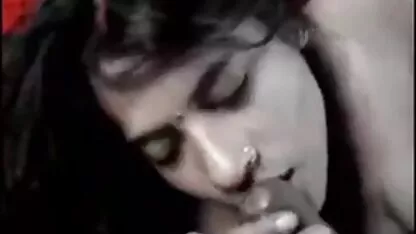 Indio adolescente chica teniendo divertido orgia en la playa xxx
