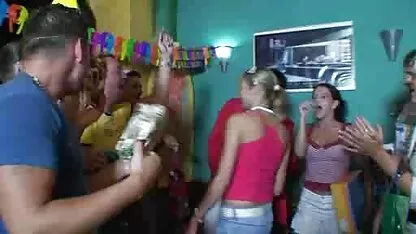Rubia adolescente consigue la grande cumpleaños sorpresa incesto padre e hija en español