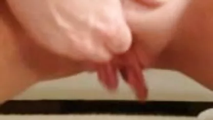 Digitación y colgando de los labios de su coño videos de peruanas tirando