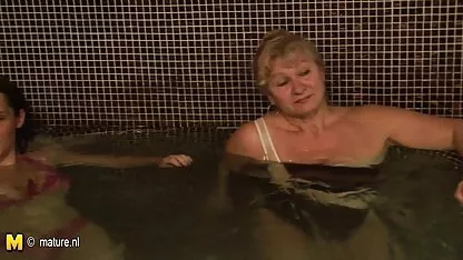 Señoras maduras en la ducha y sauna videos señoras nalgonas