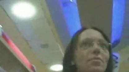 Burger king chica  madre cojiendo con el amigo de su hijo