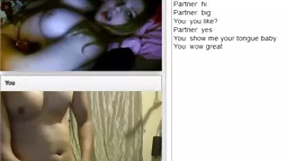 Caliente rubia muestra las tetas y se masturba en chatroulette mujeres cachondas en vivo