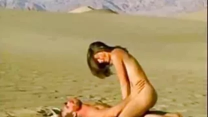 Gran equitación con acabado masturbación con la mano sexo peludo casero
