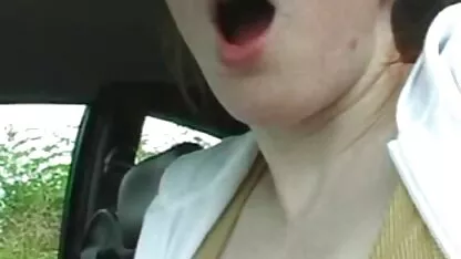Coche de juego para ver película pornográfica