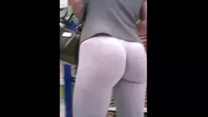 Quería bajar sus pantalones tan mal-voyeur cogiendo viejas buenas
