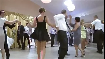 Aula !! Upskirt en la boda ricas nalgonas