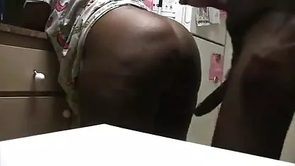 Ébano milf follada en la cocina mamadas gay