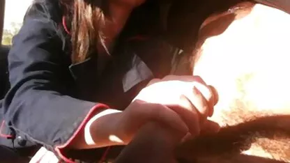 Masturbación con la mano en el coche de 18 adolescentes + cum 2 peliculas xxx online en español