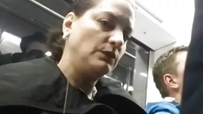 Mujer madura le gusta bulto.Ella no puede dejar de mirar cogidas anales