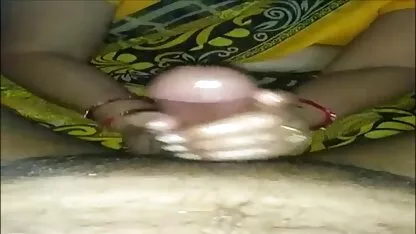 Desi randi bhabhi dando aceite masaje a polla madres peruanas follando
