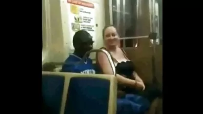 Bbw puta succión negro polla en la train gordita linda xxx