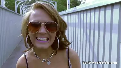 Británico adolescente náuseas en Viejo mans polla grande petardas colombianas