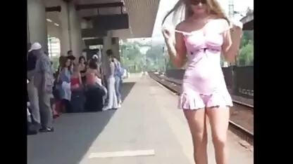 Lindo modelo flashes en público bvr cojiendo con señora