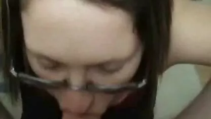 Morena amateur novia con gafas da mamada y paseo xnx nalgonas