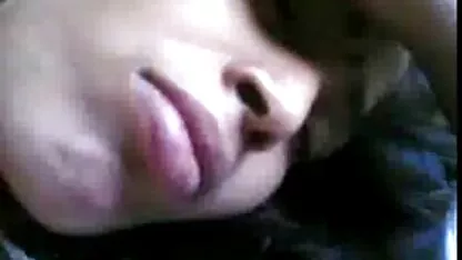 Indio ama de casa muestra sus tetas, coño a su esposo vídeos de incesto
