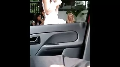 Flash rápido del coche porno en la piscina