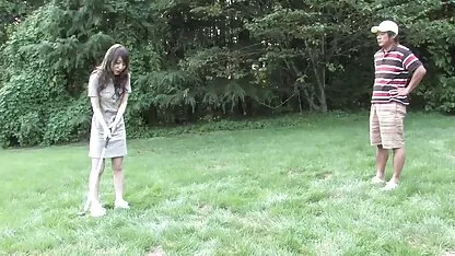 Con ganas morena le encanta chupar la polla dura en el campo de golf amateur mexicano videos xxx