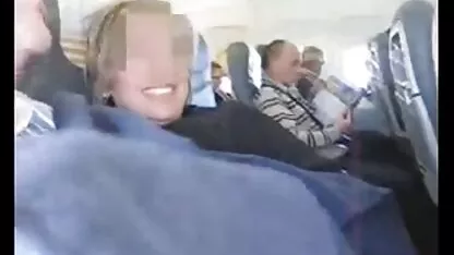 Pareja española loco masturbación con la mano en un avión (increíble) abuelas flacas xxx