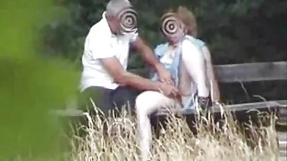 Superusuario. Atrapado MILF en la jardín follando a madrina