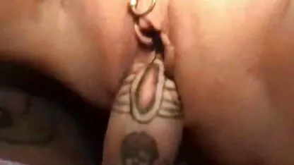 Piercing en el coño y la polla tatuada videos gay de baños publicos