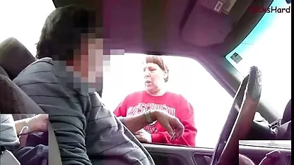 Camión flash y a tientas sexo caliente en la calle