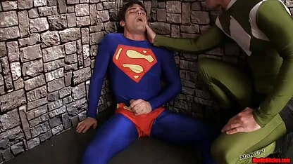 Superman submits 2 homosexual handjob lycra spandex dominación colegialas ardientes teniendo sexo