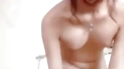 Adorable chica Japonesa muestra buenas tetas xxxx bolivianas