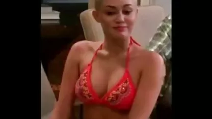 Sexy miley cyrus como missy en dos hombres y medio gordas brazzers