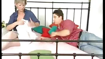 Chica joven aprende trucos viejos videos pornos caseros señoras