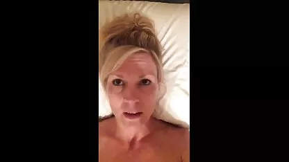 Sexy caliente MILF signs arriba Cumming mientras hablando sucio videos gratis xxx de maduras